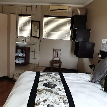 Tsessebe Guesthouse Bloemfontein Buitenkant foto