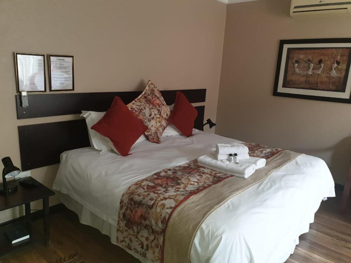 Tsessebe Guesthouse Bloemfontein Buitenkant foto