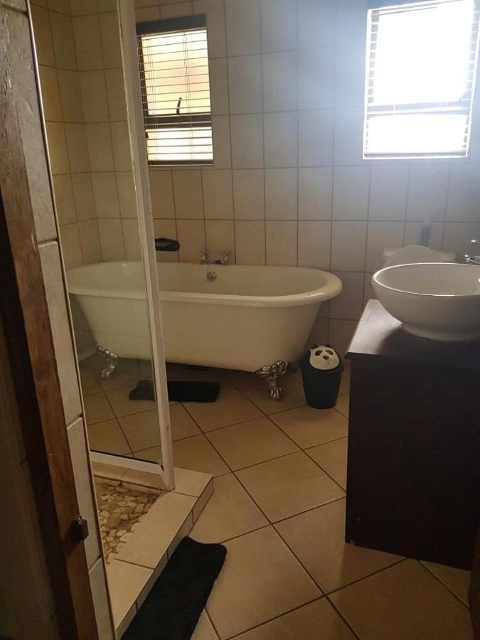 Tsessebe Guesthouse Bloemfontein Buitenkant foto