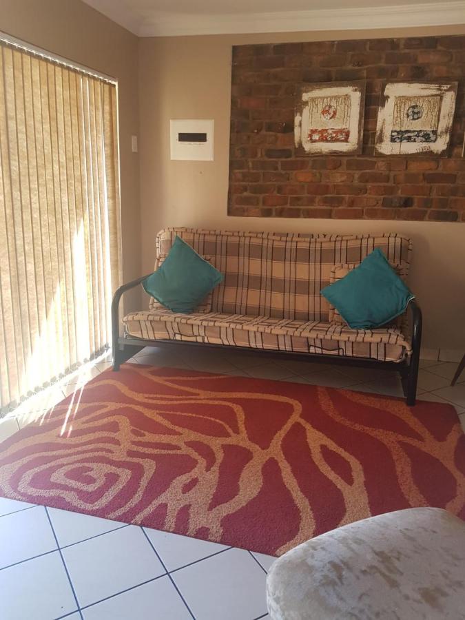 Tsessebe Guesthouse Bloemfontein Buitenkant foto