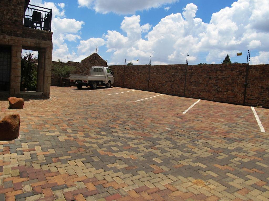 Tsessebe Guesthouse Bloemfontein Buitenkant foto