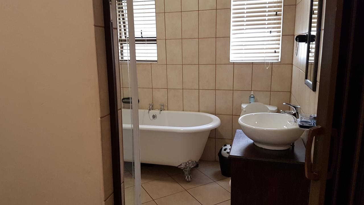 Tsessebe Guesthouse Bloemfontein Buitenkant foto