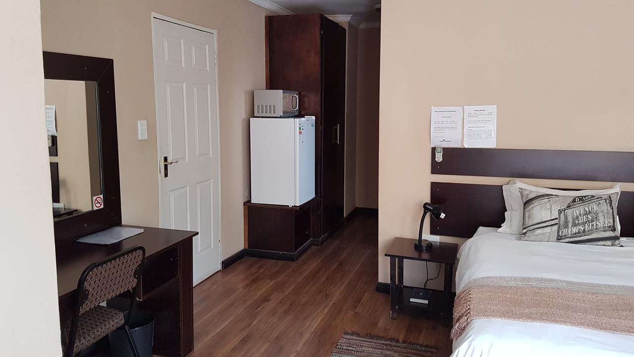 Tsessebe Guesthouse Bloemfontein Buitenkant foto